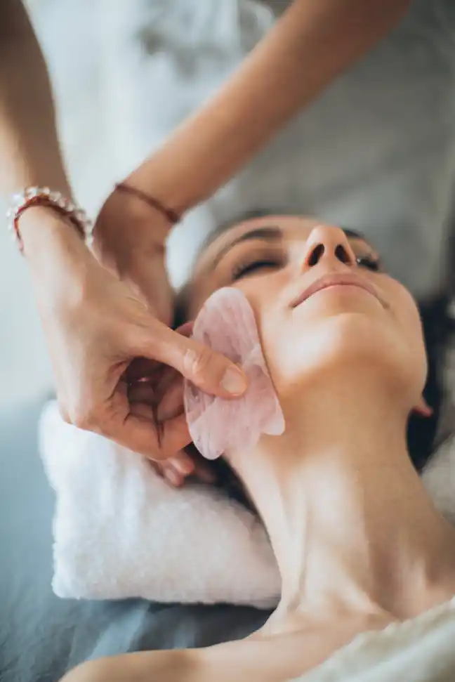 Radiant Skin with Gua-sha, Jade Rollers, and Facial Massage – Experience the Dermatological Benefits!